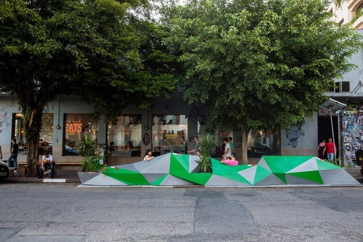 Parklet Joaquim Antunes. Zoom e Contain It.<br />Foto Fabio Arantes 