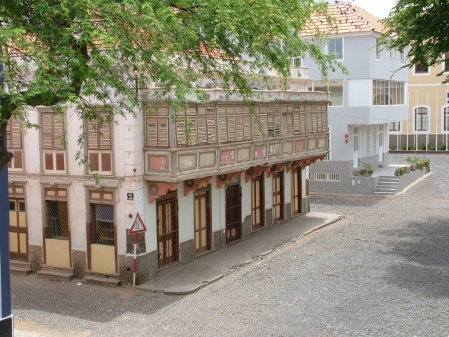 Edifício com muxarabi<br />Foto Paula Janovitch 