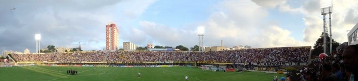 Panorâmica das arquibancadas lotadas do Estadio.Effect Arquitetura e Gerenciamento de Projetos, Estádio 1º. De Maio, São Bernardo do Campo- SP.<br />Effect Arquitetura e Gerenciamento de Projetos 