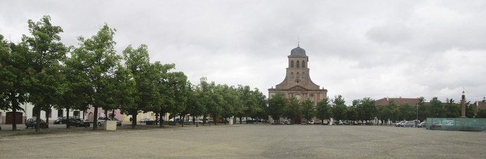 Neuf-Brisach, Praça de Armas com a Igreja Real de São Luiz<br />Foto Victor Hugo Mori 