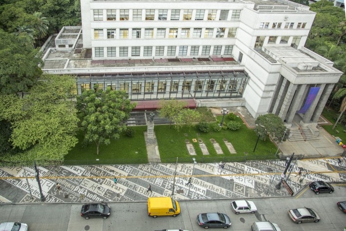 Paraler, biblioteca Mário de Andrade. Regina Silveira<br />Foto Bruna Goldberger 