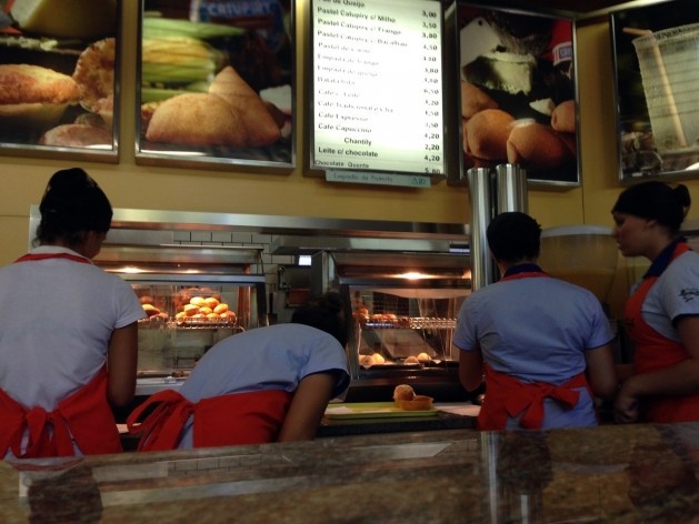 Interior do Belleus lanches<br />Foto/Photo Fabio Lima 