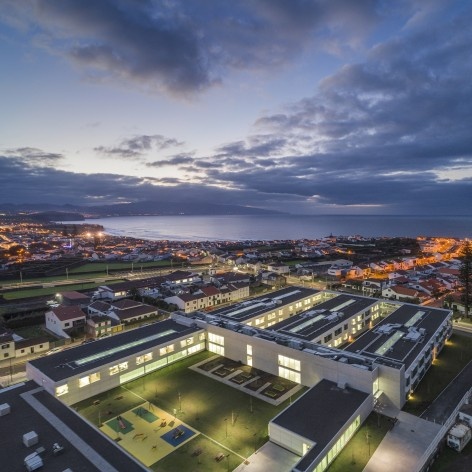 Escola Gaspar Frutuoso, Ribeira Grande, Azores, Portugal, 2016. Arquiteto Carlos Almeida Marques<br />Foto Fernando Guerra 