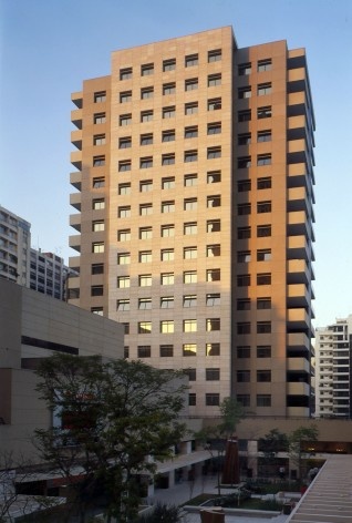 Brascan Century Plaza, São Paulo. Escritório Konigsberger Vannucchi, 2000-2003<br />Foto Nelson Kon 