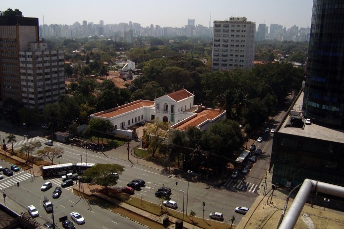 Oficina de desenho urbano MCB, inserção urbana do Museu da Casa Brasileira: arborização e gabarito baixo do bairro, São Paulo, 2011<br />Foto Camila Dias e Gustavo Mascarenhas 