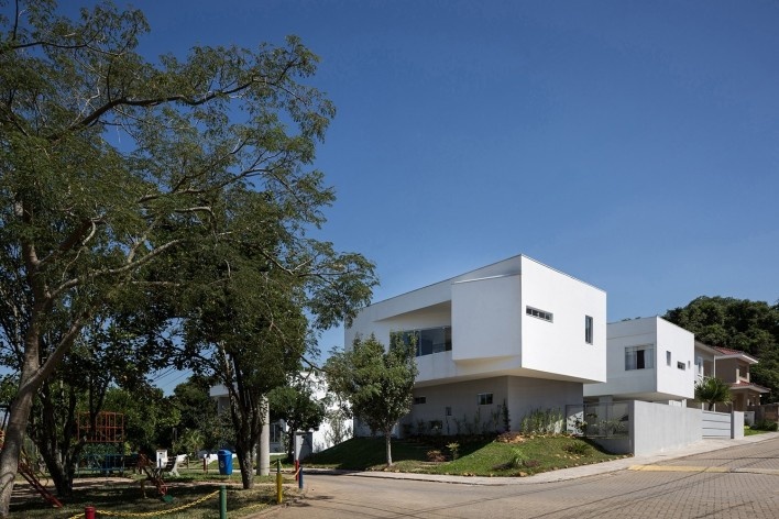 Casa 2V, Porto Alegre RS Brasil, 2013. Arquitetos Diego Brasil e Anderson Calvi / BR3 Arquitetos<br />Foto Marcelo Donadussi 