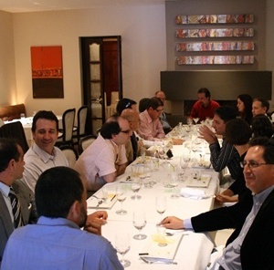 Confraternização no restaurante da Universidad San Francisco<br />Fotos Abilio Guerra e Silvana Romano Santos 