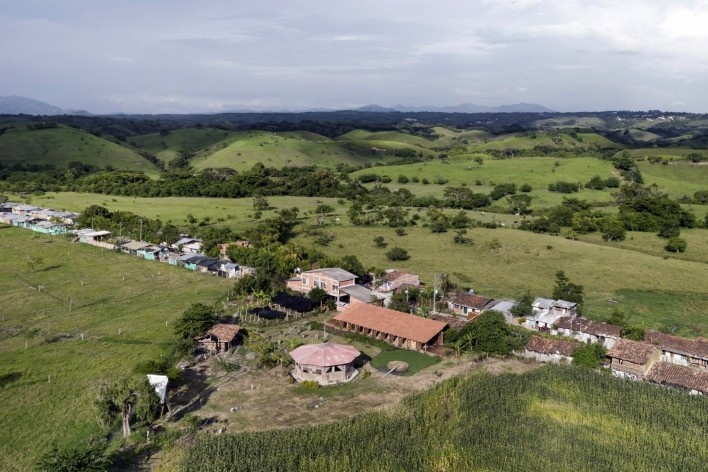 Taller de Confección Amairis, San Isidro, Colombia. Taller Ruta 4<br />Foto Federico Cairoli 