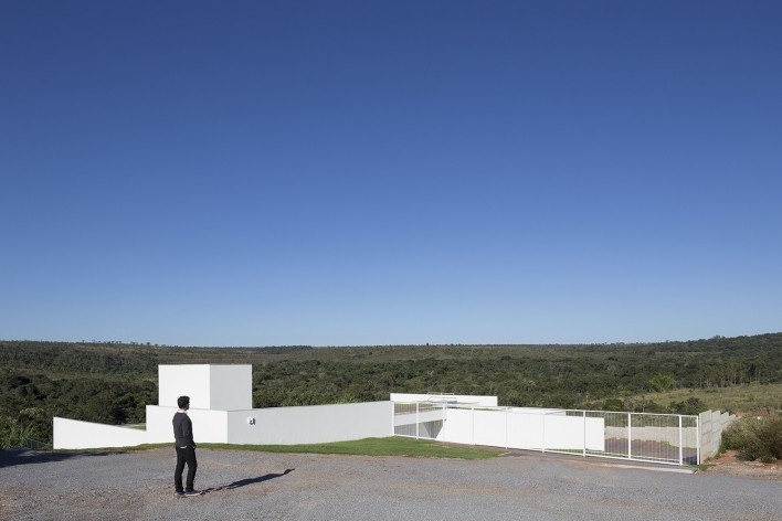 Casa Torreão, esquina nordeste, Brasília DF, arquitetos Daniel Mangabeira, Henrique Coutinho e Matheus Seco<br />Foto Haruo Mikami 
