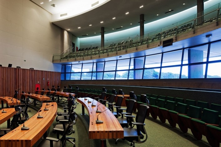 Câmara Legislativa do Distrito Federal, vista interna do plenário, Brasília DF, 1989-2007. Projeto Paulista de Arquitetura<br />Foto Nelson Kon 