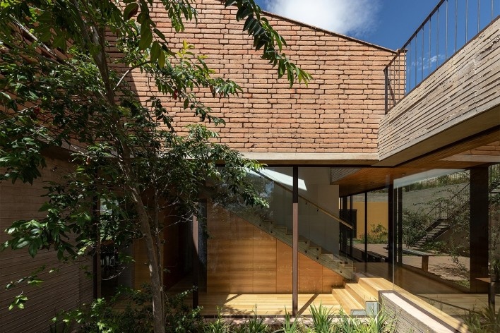 Cangahua House, Pacho Salas, Tumbaco, Ecuador, 2020. Architects Felipe Muller, Gonzalo Diez, Paola Picciallo, Alvaro Borrero and Hugo Navarrete (authors) / Diez+ Muller Arquitectos<br />Foto/photo Jag Studio 