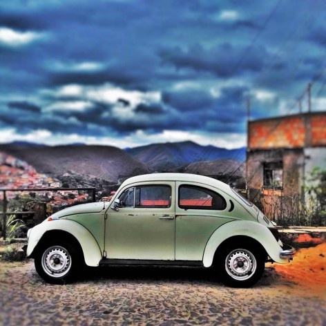 Fusca verde fugidio, série fotográfica “Os fuscas ofuscam”<br />Foto Fernando Mascaro 