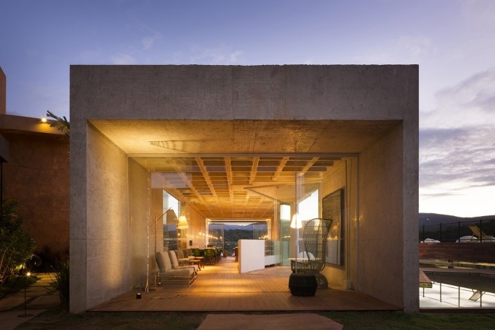 Bar/pool/gallery, bar building, night shot. BCMF arquitetos + MACh arquitetos<br />Foto Gabriel Castro 