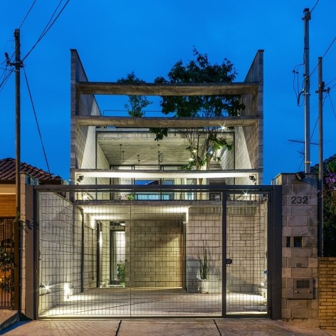 Casa Mipibu, São Paulo SP Brasil, 2015. Arquitetos Danilo Terra, Pedro Tuma e Fernanda Sakano (autores) / Terra e Tuma Arquitetos Associados<br />Foto Nelson Kon 
