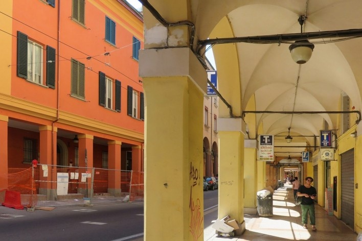 Via San Leonardo, bairro de São Leonardo, Bolonha, Itália<br />Foto Victor Hugo Mori 