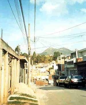 Foto 2 – Área da ATST, com o Pico do Jaraguá ao fundo<br />Foto Flávio Higuchi 