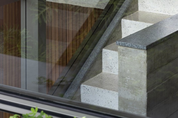 Casa Floresta, Belo Horizonte MG Brasil, 2021. Arquitetos Zargos Rodrigues, Rodrigo Pereira, Frederico Rodrigues, Carla Deltreggia, Ika Okamoto, Letícia Armond, Nathalia Melo e Laís Parreiras (autores) / Estúdio Zargos<br />Foto Jomar Bragança 
