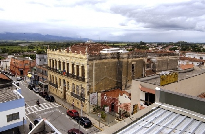 Vista frontal do Palacete 10 de Julho