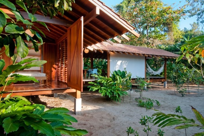 Casa nº 6, Praia de Itamambuca, Ubatuba. Arquiteto Eduardo Martins de Mello, 2008<br />Foto Antonio Saggese 
