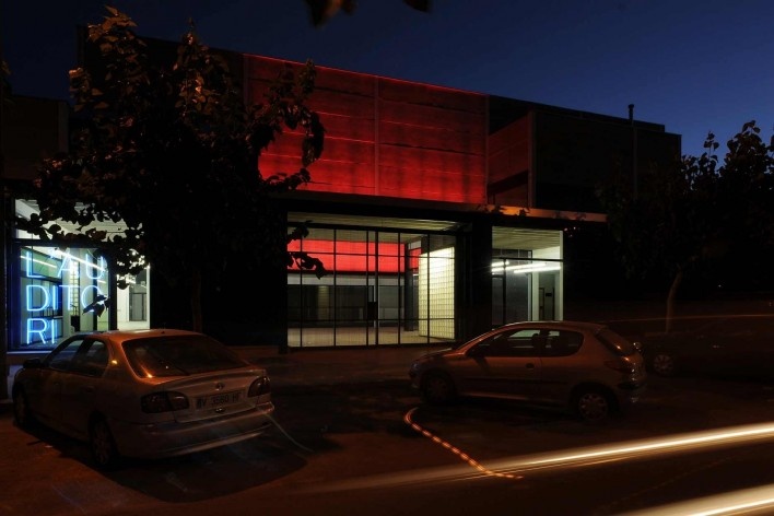 L’Auditori en Massanass. Fachada principal desde la avenida, Carlos Gómez y Eva Álvarez, Gómez+Álvarez arquitectes, Valencia, España, 2009-2011.