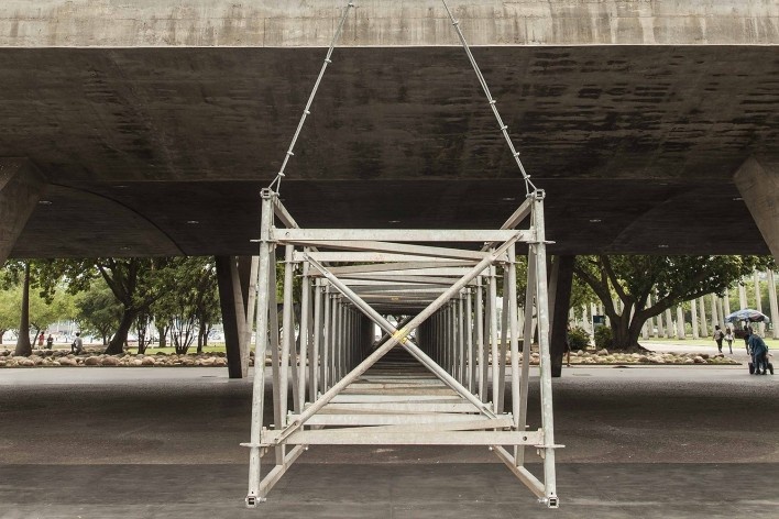Instalação “À toa”, Museu de Arte Moderna do Rio de Janeiro, artista plástica Maria Baigur e arquiteto Adriano Carneiro de Mendonça e Antonio Pedro Coutinho<br />Foto Joana Traub Cseko 