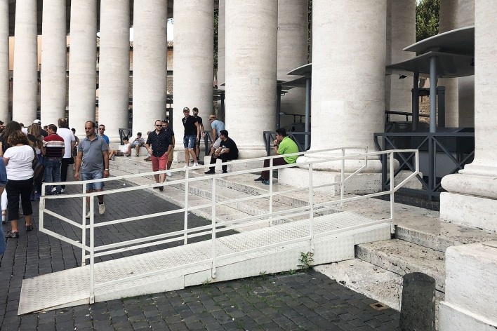 Rampa na Praça de São Pedro, Vaticano<br />Foto Larissa Scarano, 2018 