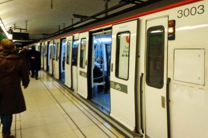 Barcelona, fev. 2013. Foto exterior do metrô<br />Foto Francis Krausburg Corrêa 