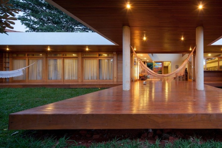 Arquiteto Fabiano Sobreira. Casa da Copaíba, Brasília, 2012<br />Foto Joana França 