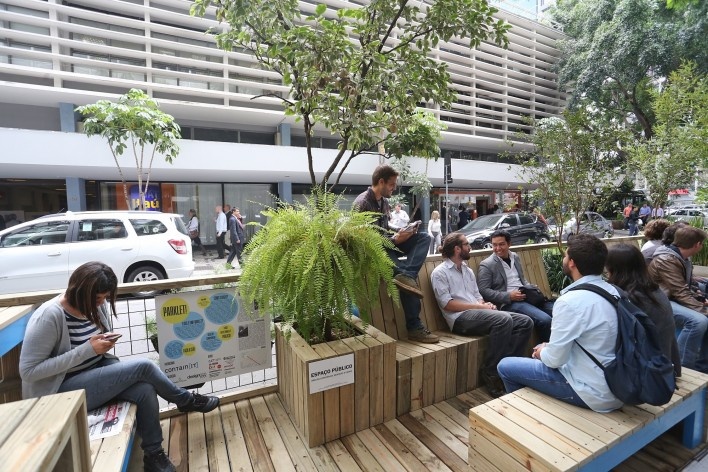 Parklet Padre João Manuel. Zoom, Contain It, H2C e Superlimão