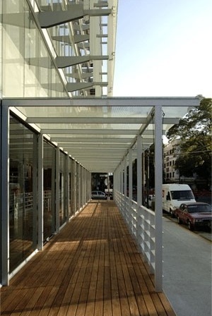 Passarela comercial <br />Imagens dos autores do projeto 