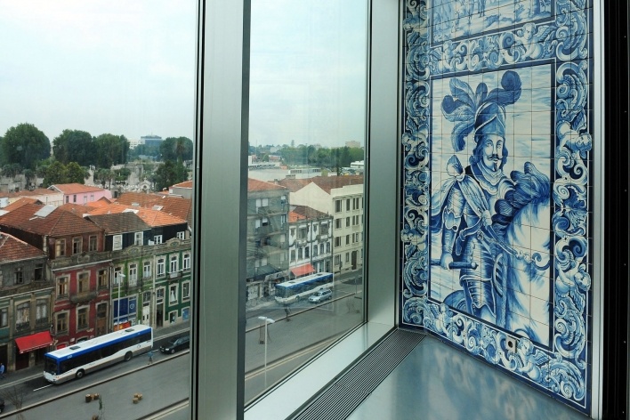 Casa da Música, Sala dos Azulejos, Porto, 2005. Arquitetos Rem Koolhaas e Ellen van Loon / OMA<br />Foto Junancy Wanderley 