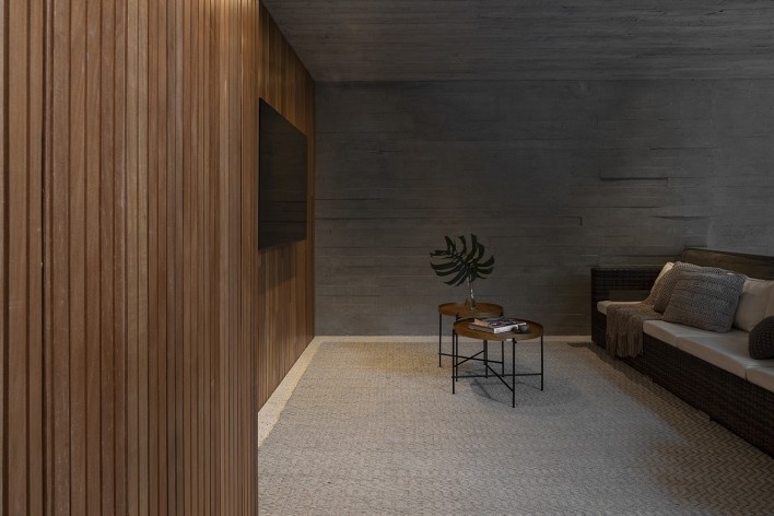 Casa Floresta, Belo Horizonte MG Brasil, 2021. Arquitetos Zargos Rodrigues, Rodrigo Pereira, Frederico Rodrigues, Carla Deltreggia, Ika Okamoto, Letícia Armond, Nathalia Melo e Laís Parreiras (autores) / Estúdio Zargos<br />Foto Jomar Bragança 