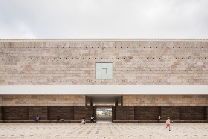 Uma praça no verão, José Neves
<br />Foto Francisco Nogueira 