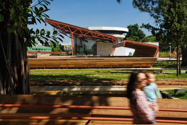 Praça Victor Civita, São Paulo, 2008. Adriana Blay Levisky e Anna Julia Dietzsch / Levisky Arquitetos Associados<br />Foto Nelson Kon 