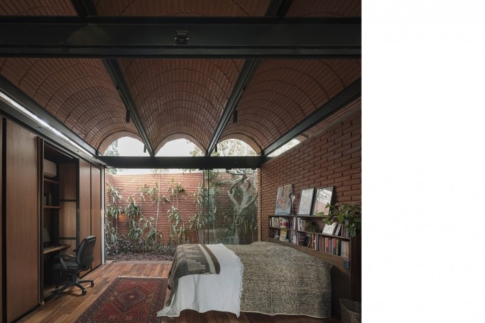 Casa Intermedia, Assunção, Paraguai, 2021. Arquitetos Horacio Cherniavsky, Viviana Pozzoli, Gabriela Ocampos, Franco Pinazzo e Rolph Vuyk (autores) / Equipo de Arquitectura<br />Foto Frederico Cairoli 
