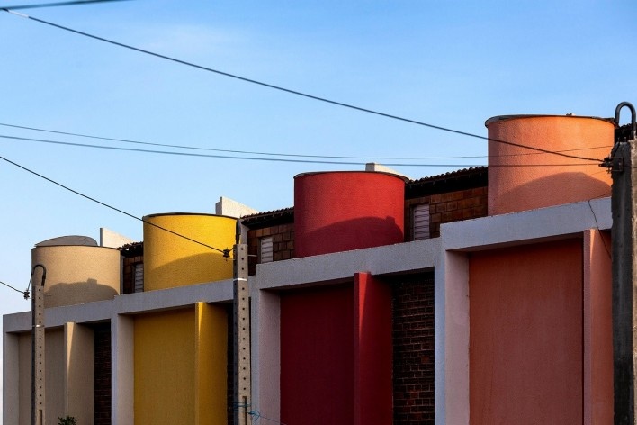Sobrados Novo Jardim, Caruaru PE, 2016. Arquitetos Pablo Patriota, Bernardo Lopes e Mariana Caraciolo (autores) / Jirau Arquitetura<br />Foto/photo Antonio Preggo 