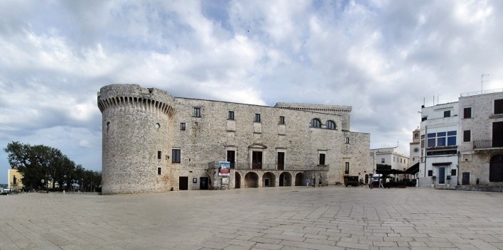 Alberobello, Itália<br />Fotomontagem Victor Hugo Mori, 2016 