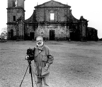 Cristiano Mascaro nas ruinas das Missões jesuíticas