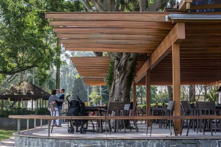 Cobertura da varanda do Yacht Clube Santo Amaro, São Paulo SP, arquiteta Vera Lúcia Domschke<br />Foto Lauro Rocha 