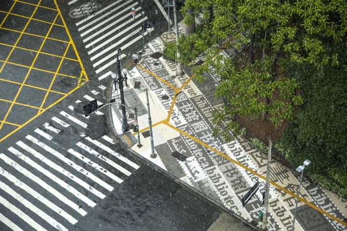 Paraler, esquina entre a rua da Consolação com a avenida São Luís. Regina Silveira<br />Foto Bruna Goldberger 