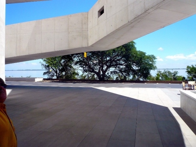 Sr. Rafael, passarela e vista para o Guaíba<br />Foto Diogo Figueiredo de Freitas 