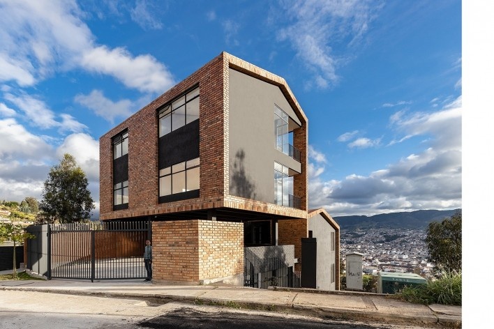 Edifício Goya, San Cayetano, Loja, Equador, 2021. Arquitetos Tatiane Corsi Garcia, David Arias Polo e Daniel Arias Polo (autores) / Bearq<br />Foto/ photo Jag Studio 