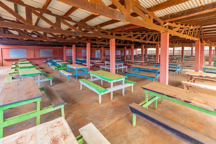 Refeitório e Centro de Nutrição, Campo da Paz, Madagascar, 2021. Arquitetos Dante Furlan, Bruno Milan, Lais Santos, Daniella Matavelli, Priscila Alexandre / Bernardes Arquitetura/Arquitetura Sem Fronteiras<br />Foto Serge Robson 