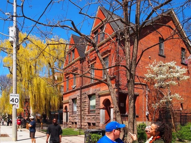 Toronto, Caminhada Guiada “Revitalization or displacement? A critical look at the idea of mixed neighbourhoods”<br />Foto Denise Fernandes Geribello 