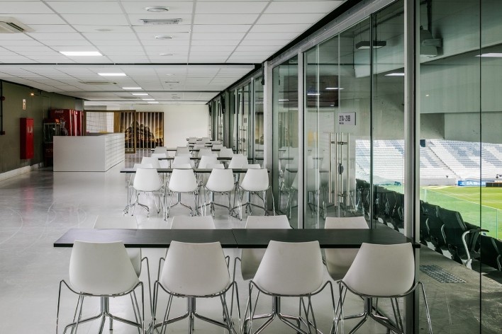 Complexo Esportivo e Cultural Clube Atlético Paranaense, Curitiba. Arquiteto Carlos Arcos<br />Foto Nelson Kon 