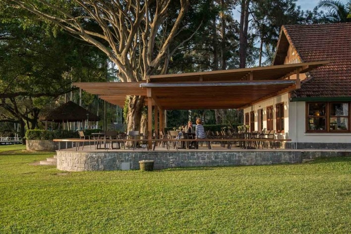 Cobertura da varanda do Yacht Clube Santo Amaro, São Paulo SP, arquiteta Vera Lúcia Domschke<br />Foto Lauro Rocha 