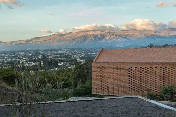 Cangahua House, Pacho Salas, Tumbaco, Ecuador, 2020. Architects Felipe Muller, Gonzalo Diez, Paola Picciallo, Alvaro Borrero and Hugo Navarrete (authors) / Diez+ Muller Arquitectos<br />Foto/photo Jag Studio 