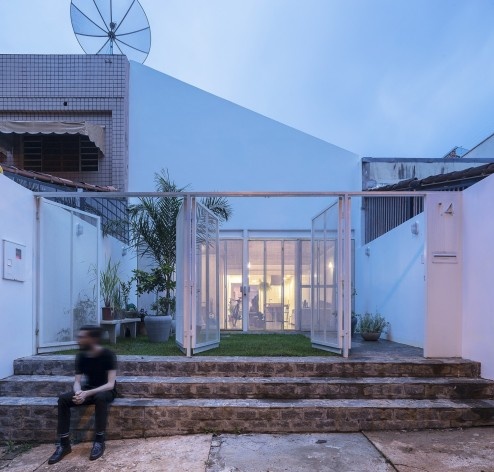 Casa 711H, Brasília, 2017. Arquitetos Daniel Mangabeira, Henrique Coutinho e Matheus Seco<br />Foto Joana França 