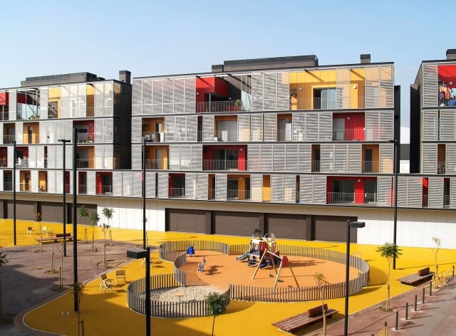 Conjunto Habitacional Fira de Barcelona – L’Hospitalet de Llobregat, fachada sul, Barcelona 2009. ONL Arquitectura<br />Foto Gianluca Giaccone 