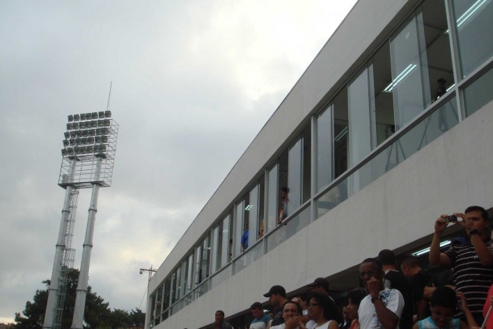 Nova iluminação do Estádio, arquibancada social e camarotes.Effect Arquitetura e Gerenciamento de Projetos, Estádio 1º. De Maio, São Bernardo do Campo- SP.<br />Effect Arquitetura e Gerenciamento de Projetos 